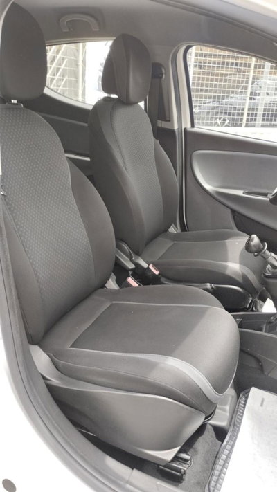 Lancia Ypsilon 0.9 TwinAir 85 CV 5 porte Metano Ecochic Silver (9)