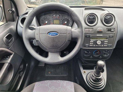 Ford Fiesta 1.2i 16V cat 5 porte Ghia (11)