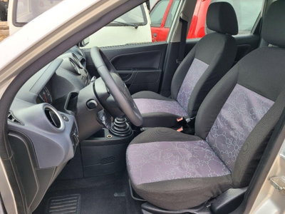 Ford Fiesta 1.2i 16V cat 5 porte Ghia (12)