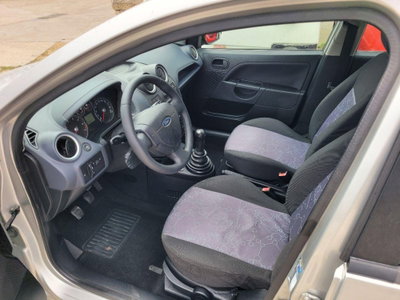 Ford Fiesta 1.2i 16V cat 5 porte Ghia (13)