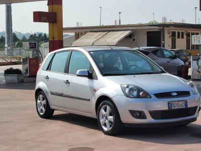 Ford Fiesta 1.2i 16V cat 5 porte Ghia (3)