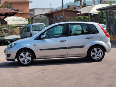 Ford Fiesta 1.2i 16V cat 5 porte Ghia (4)