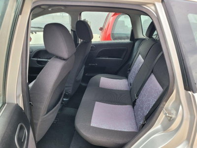 Ford Fiesta 1.2i 16V cat 5 porte Ghia (9)