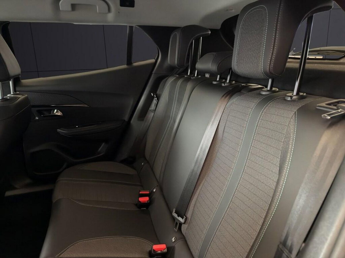 Peugeot 2008 1.2 turbo Allure 100cv (11)