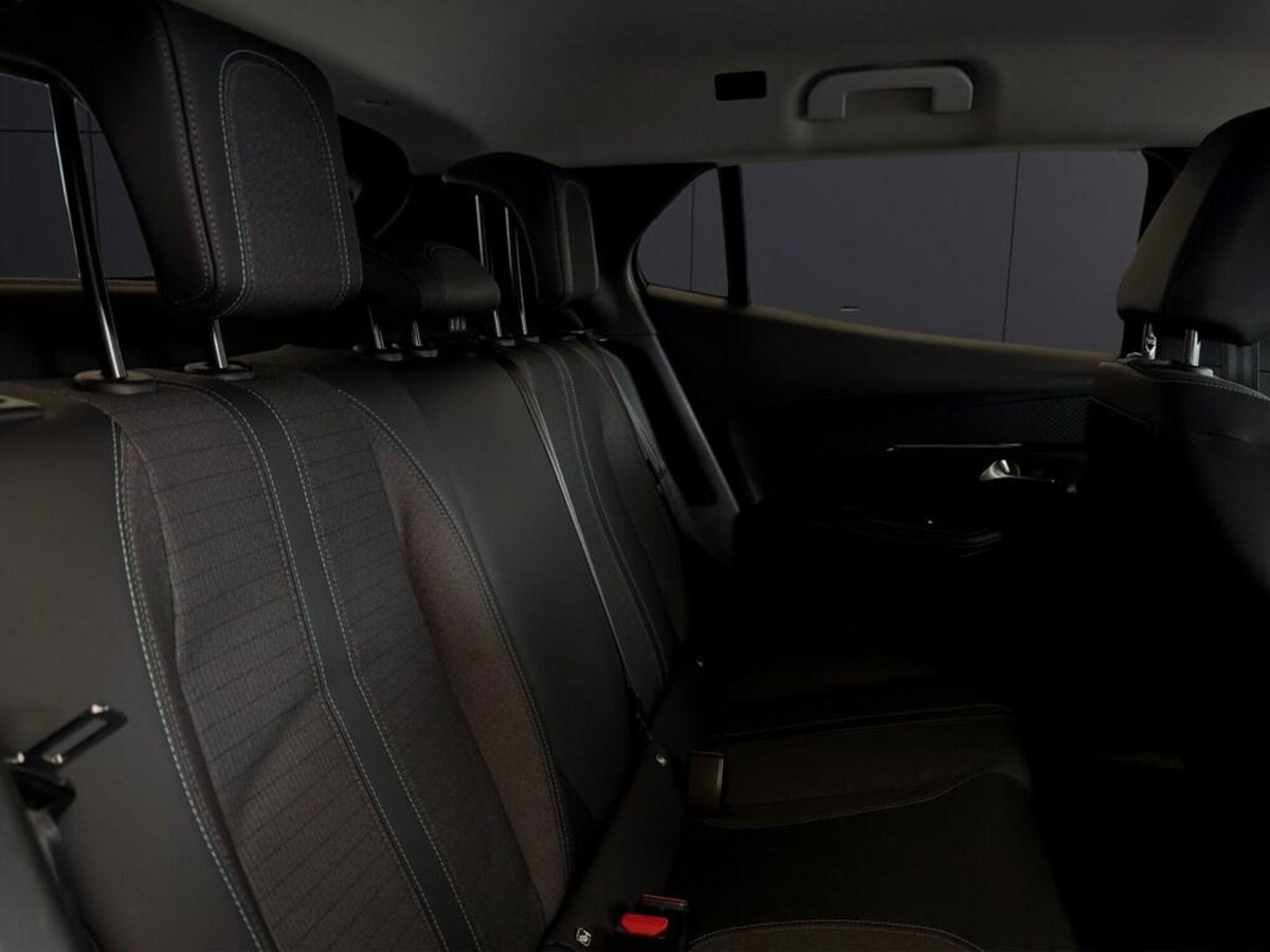 Peugeot 2008 1.2 turbo Allure 100cv (15)