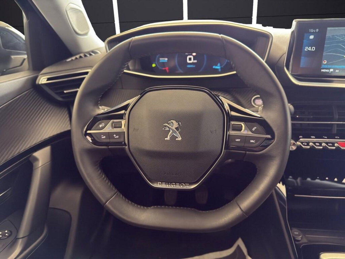 Peugeot 2008 1.2 turbo Allure 100cv (8)
