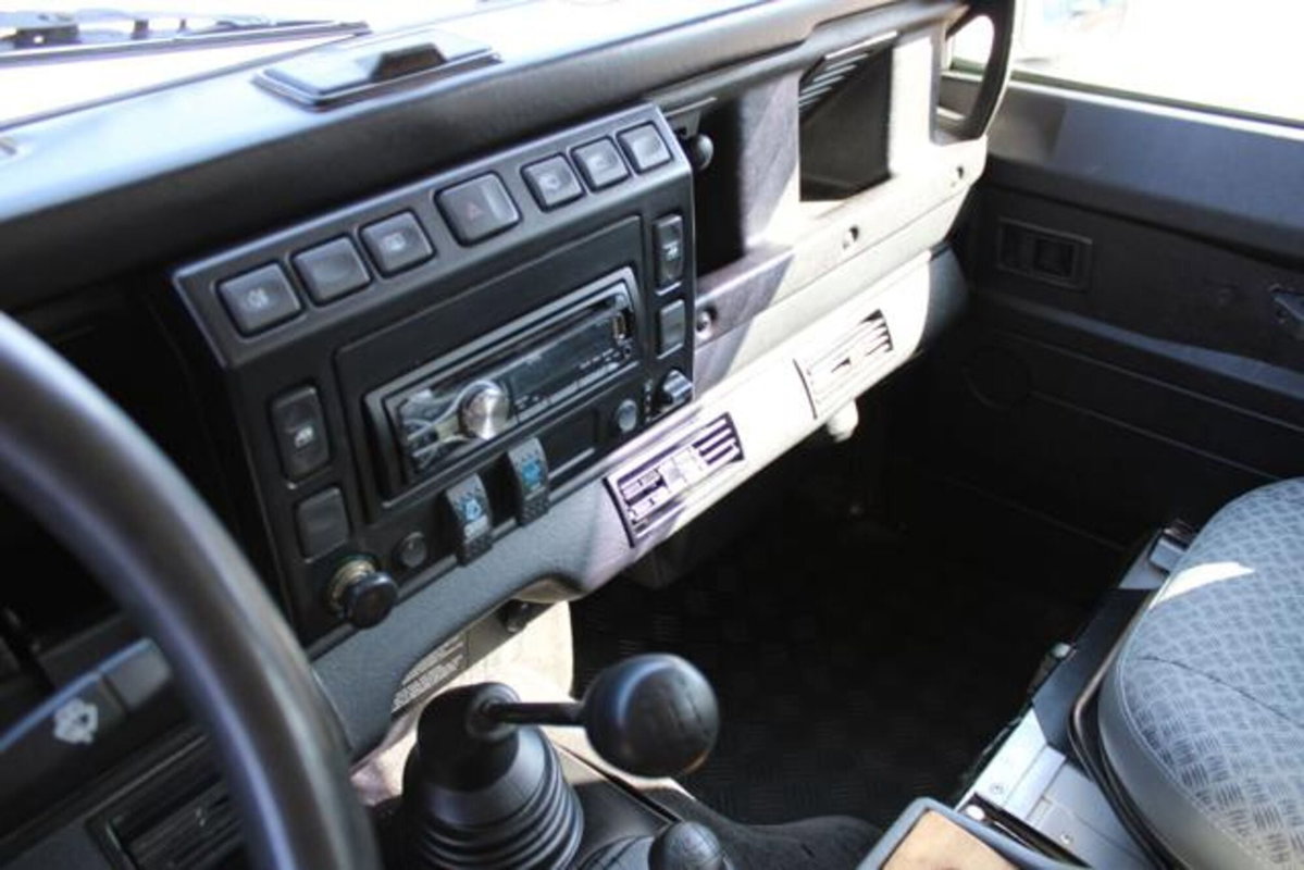 Land Rover Defender 90 2.5 Td5 Station Wagon SE (10)