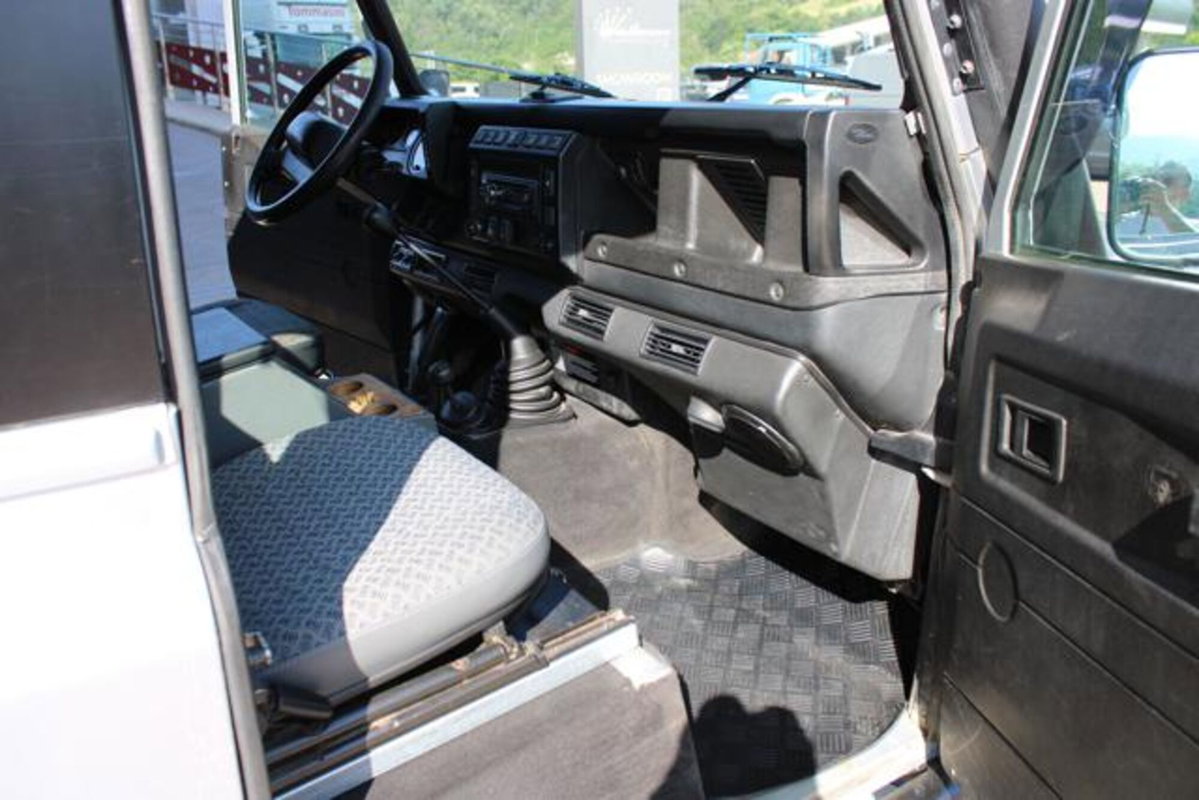 Land Rover Defender 90 2.5 Td5 Station Wagon SE (13)