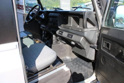 Land Rover Defender 90 2.5 Td5 Station Wagon SE (13)