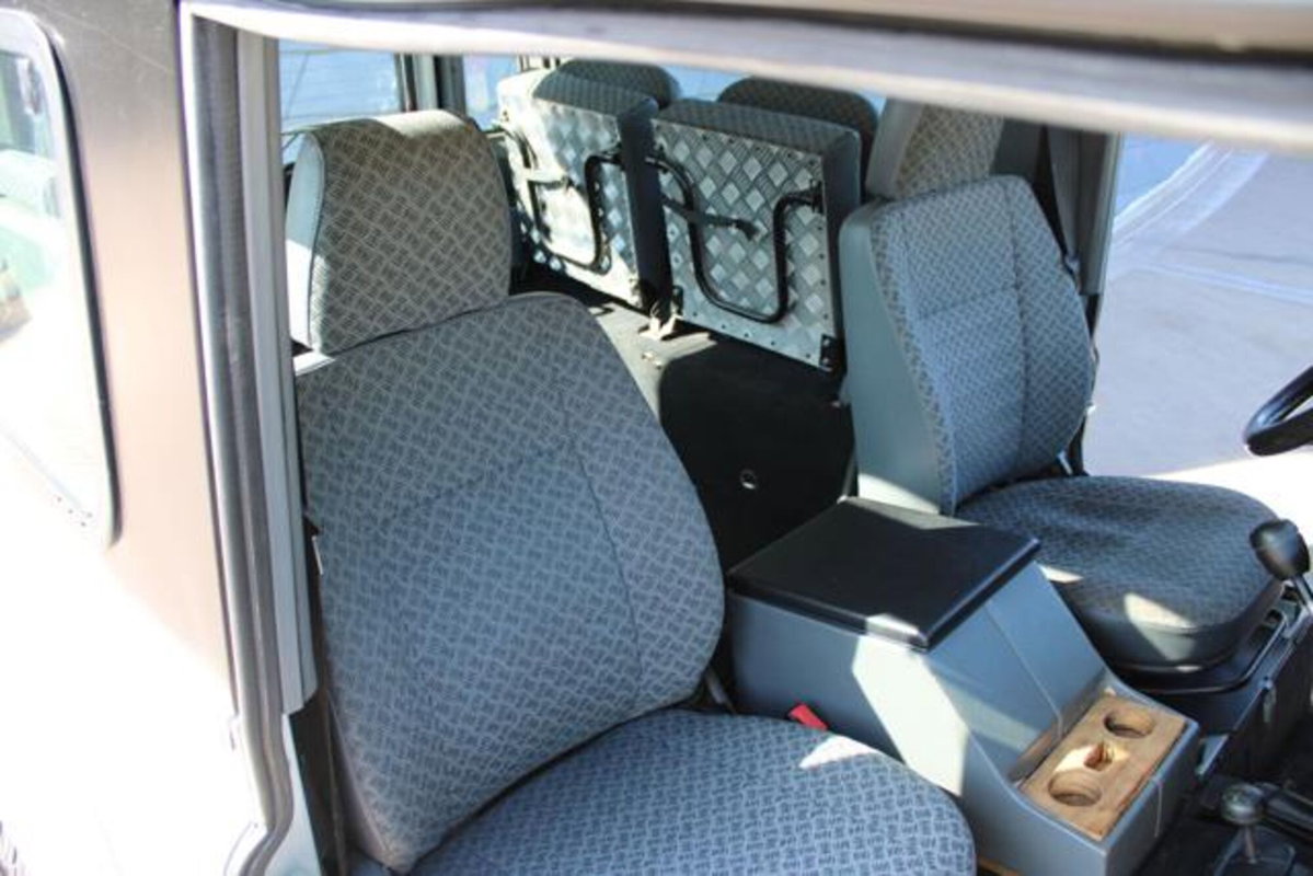 Land Rover Defender 90 2.5 Td5 Station Wagon SE (14)