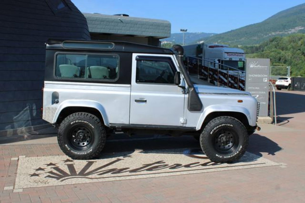 Land Rover Defender 90 2.5 Td5 Station Wagon SE (5)