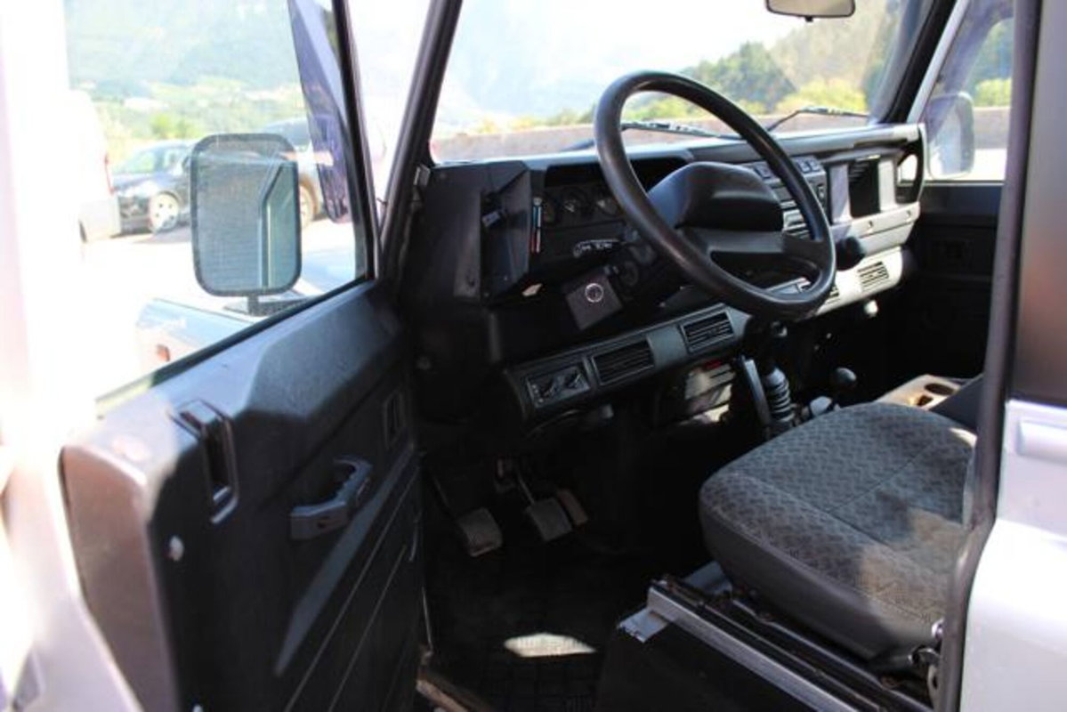 Land Rover Defender 90 2.5 Td5 Station Wagon SE (8)