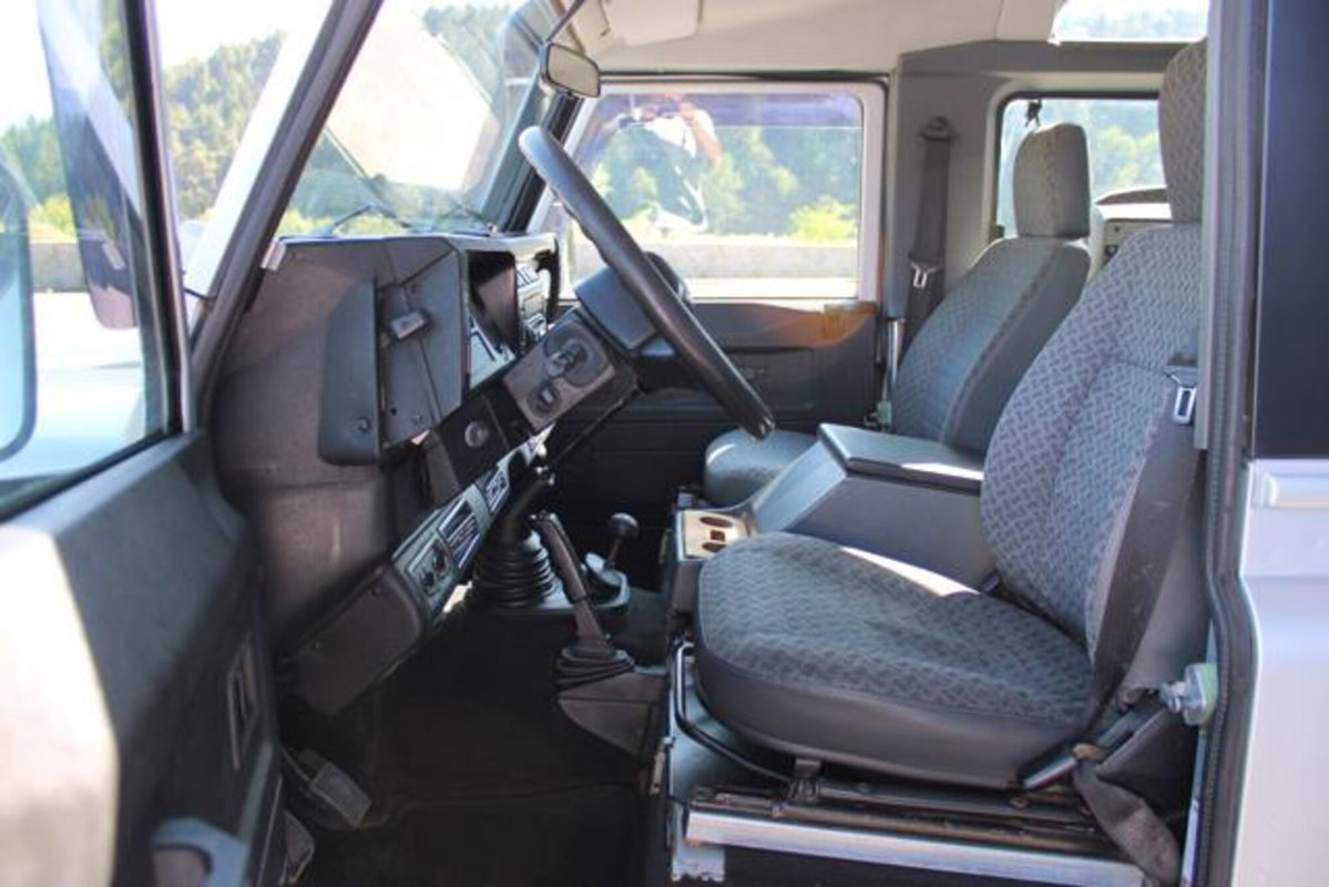 Land Rover Defender 90 2.5 Td5 Station Wagon SE (9)