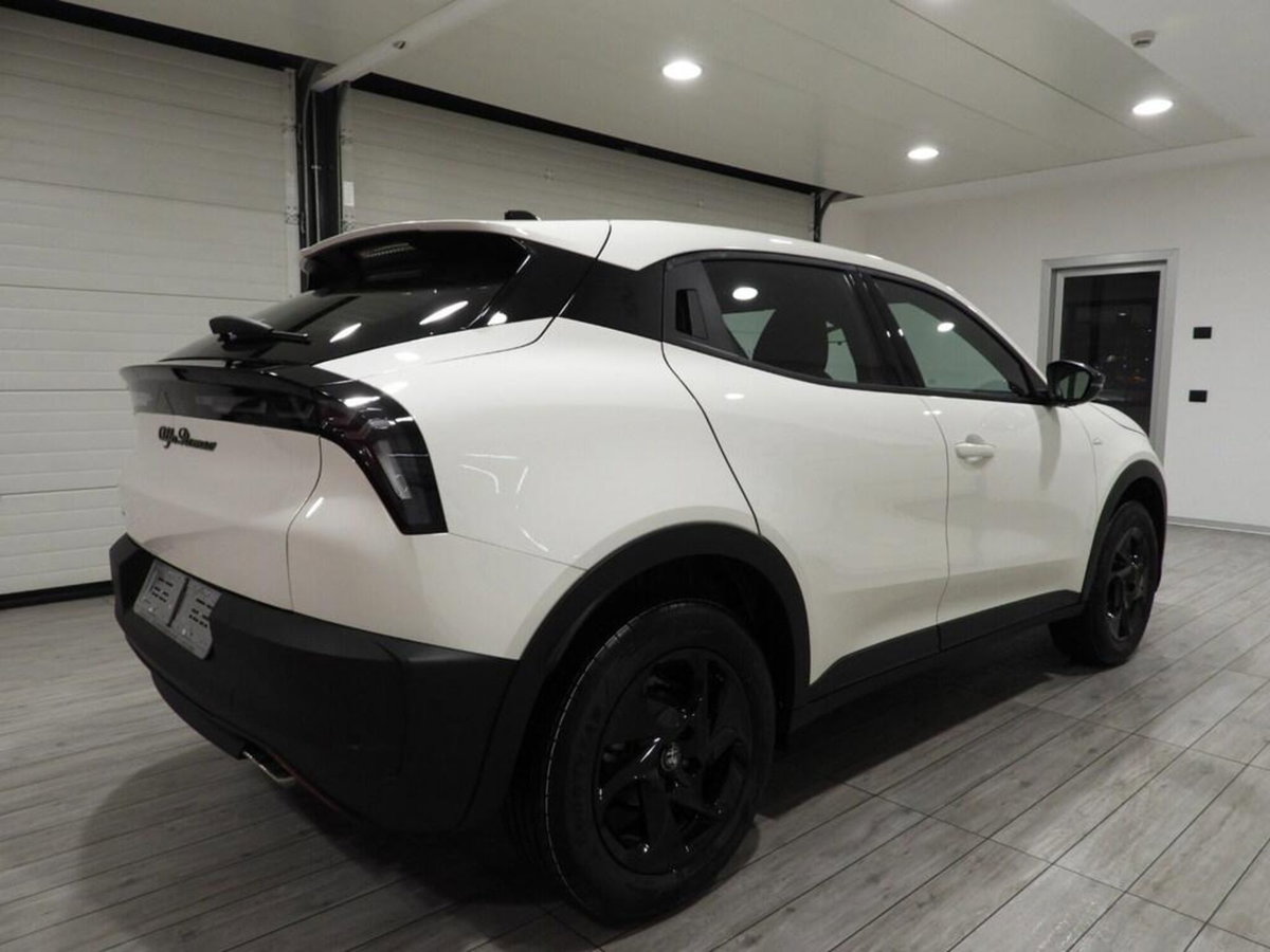 Alfa Romeo Junior 1.2 ibrida Sport Speciale 145cv edct6 (6)