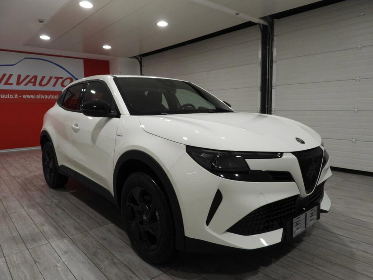 Alfa Romeo Junior 1.2 ibrida Sport Speciale 145cv edct6 (7)