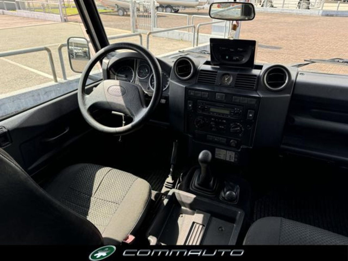 Land Rover Defender 110 2.4 TD4 CrewCab SE (13)