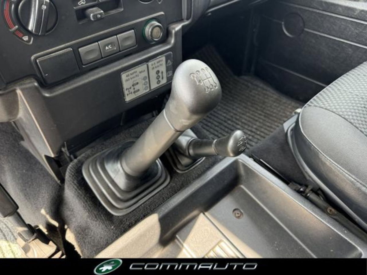Land Rover Defender 110 2.4 TD4 CrewCab SE (14)