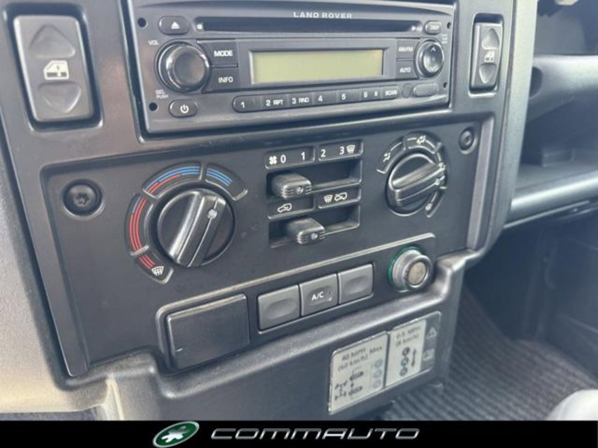 Land Rover Defender 110 2.4 TD4 CrewCab SE (16)