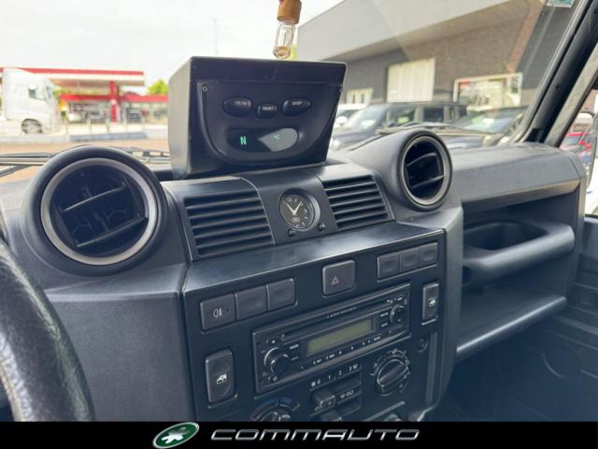 Land Rover Defender 110 2.4 TD4 CrewCab SE (17)