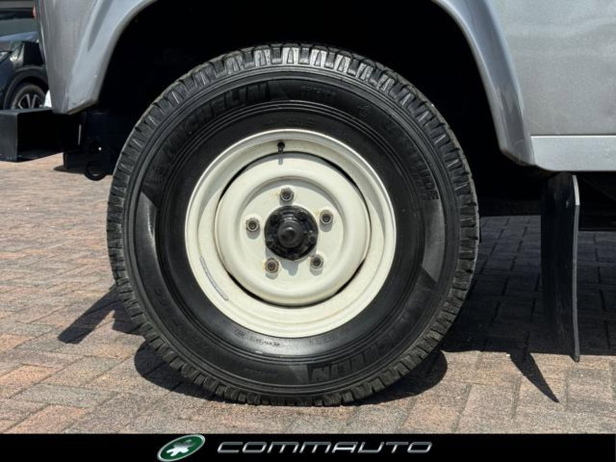 Land Rover Defender 110 2.4 TD4 CrewCab SE (8)