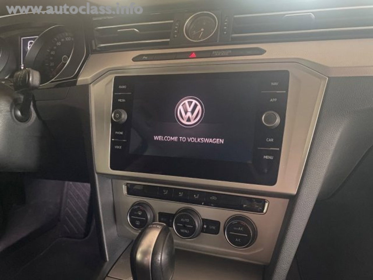 Volkswagen Passat Variant 2.0 TDI DSG Business BlueMotion Tech (12)