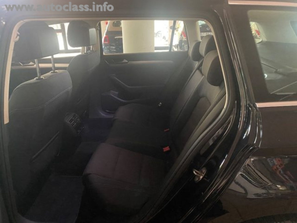 Volkswagen Passat Variant 2.0 TDI DSG Business BlueMotion Tech (14)