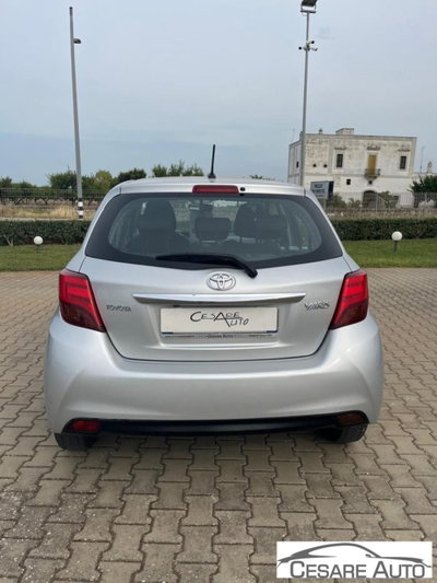 Toyota Yaris 1.3 5 porte (3)
