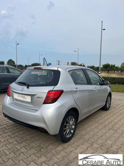 Toyota Yaris 1.3 5 porte (4)
