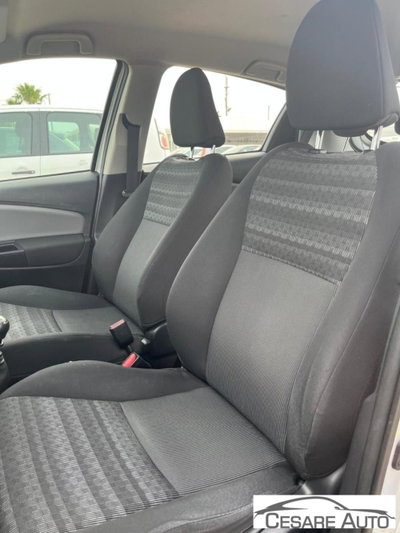 Toyota Yaris 1.3 5 porte (7)