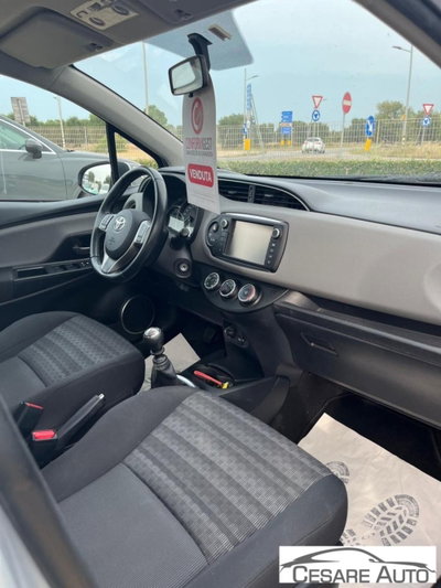 Toyota Yaris 1.3 5 porte (9)