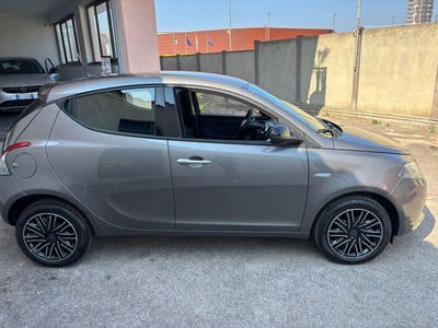 Lancia Ypsilon 1.0 FireFly 5 porte S&S Hybrid Silver Plus usata