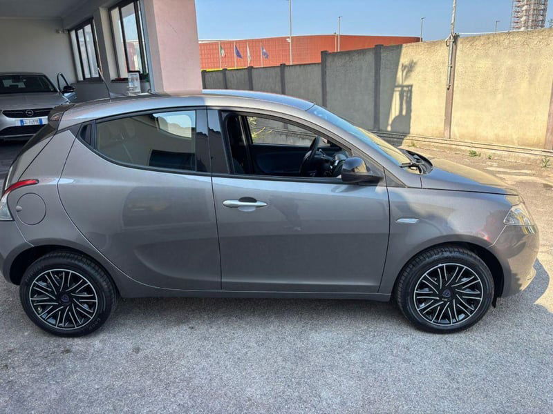 Lancia Ypsilon 1.0 FireFly 5 porte S&S Hybrid Silver Plus