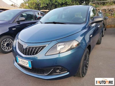 Lancia Ypsilon 1.0 FireFly 5 porte S&S Hybrid Ecochic Silver usata
