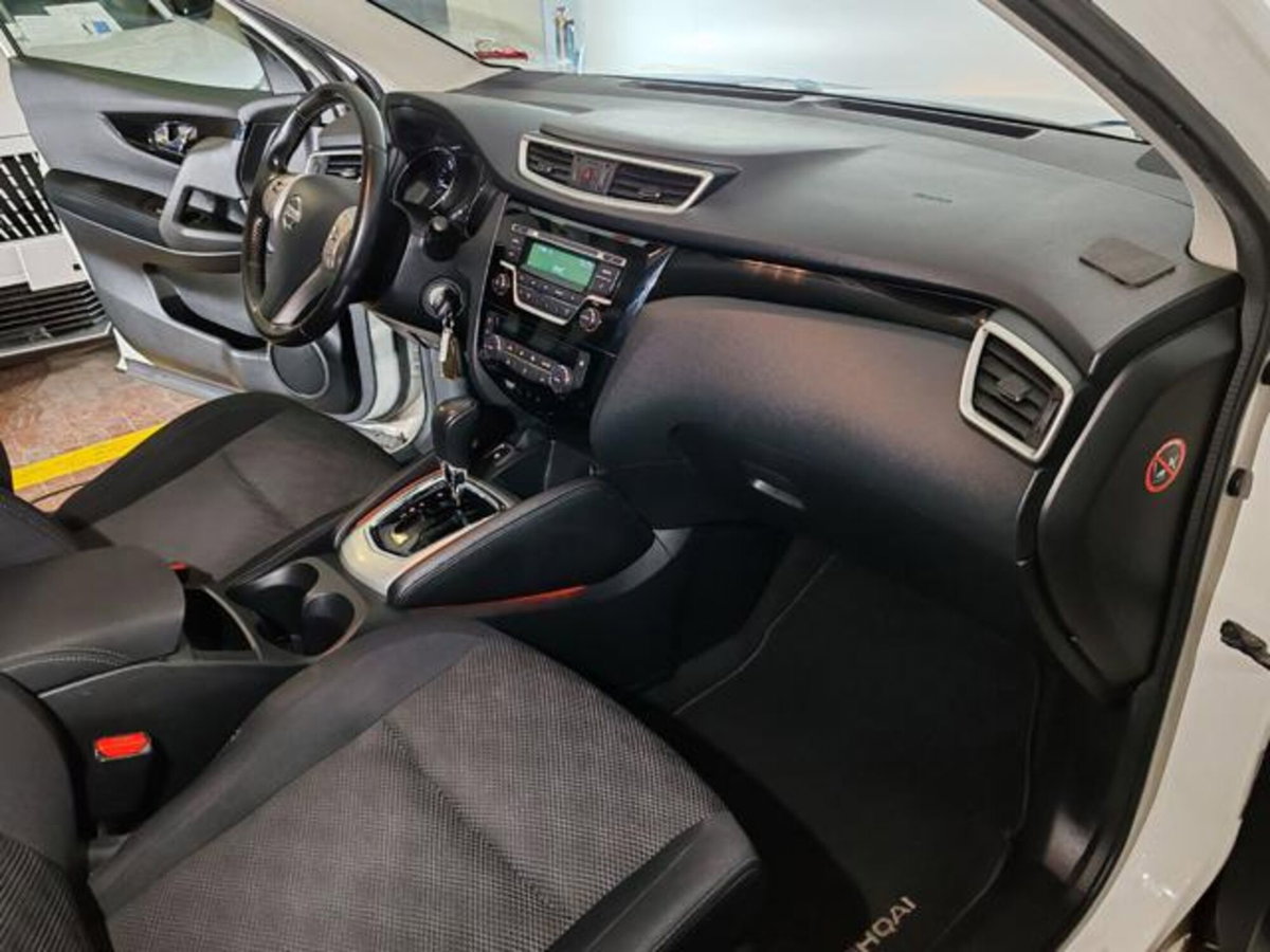 Nissan Qashqai 1.6 dCi 2WD XTronic Tekna+ (18)