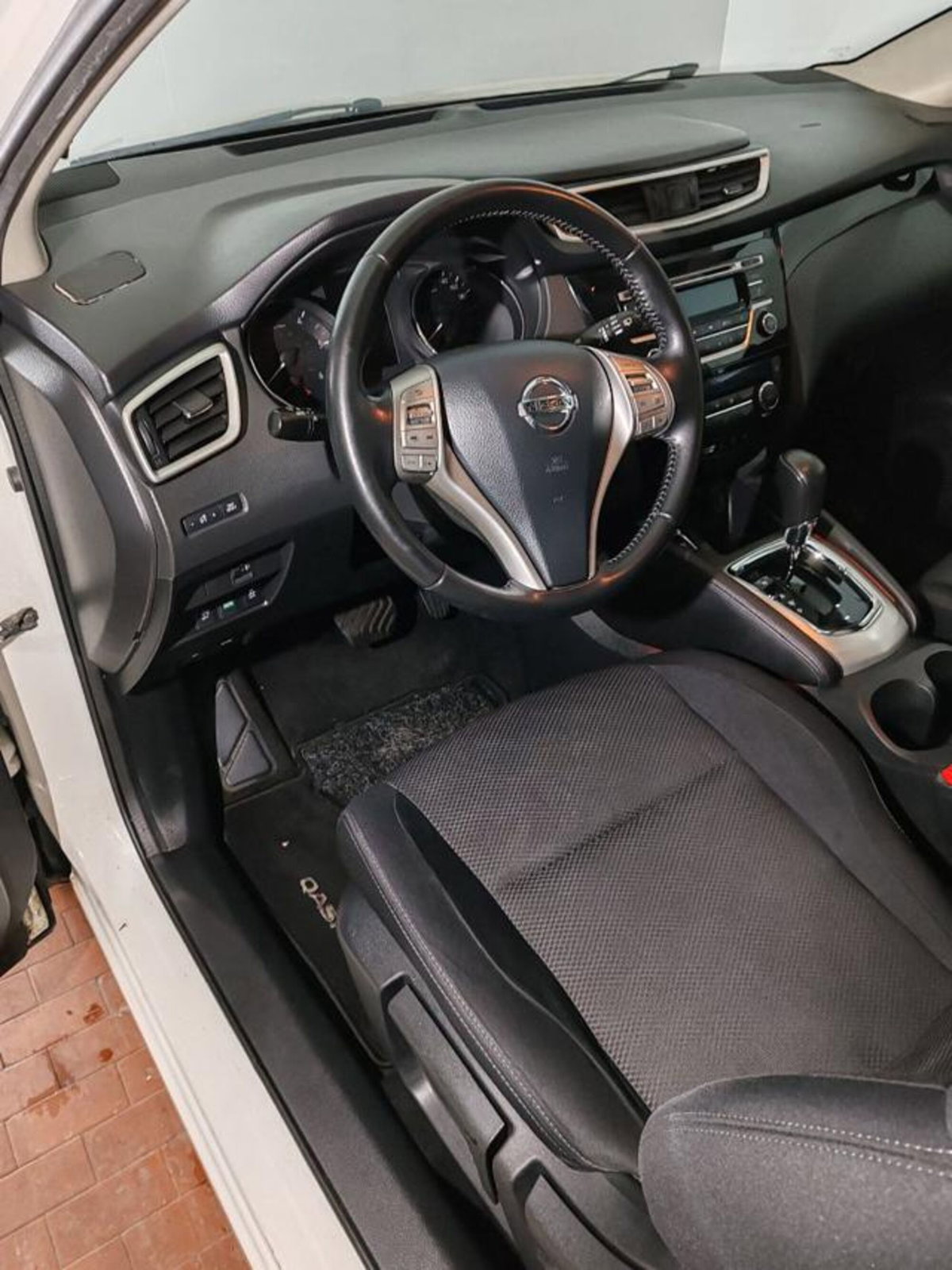 Nissan Qashqai 1.6 dCi 2WD XTronic Tekna+ (8)