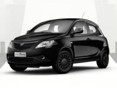 Lancia Ypsilon 1.0 FireFly 5 porte S&S Hybrid Ecochic Silver usata