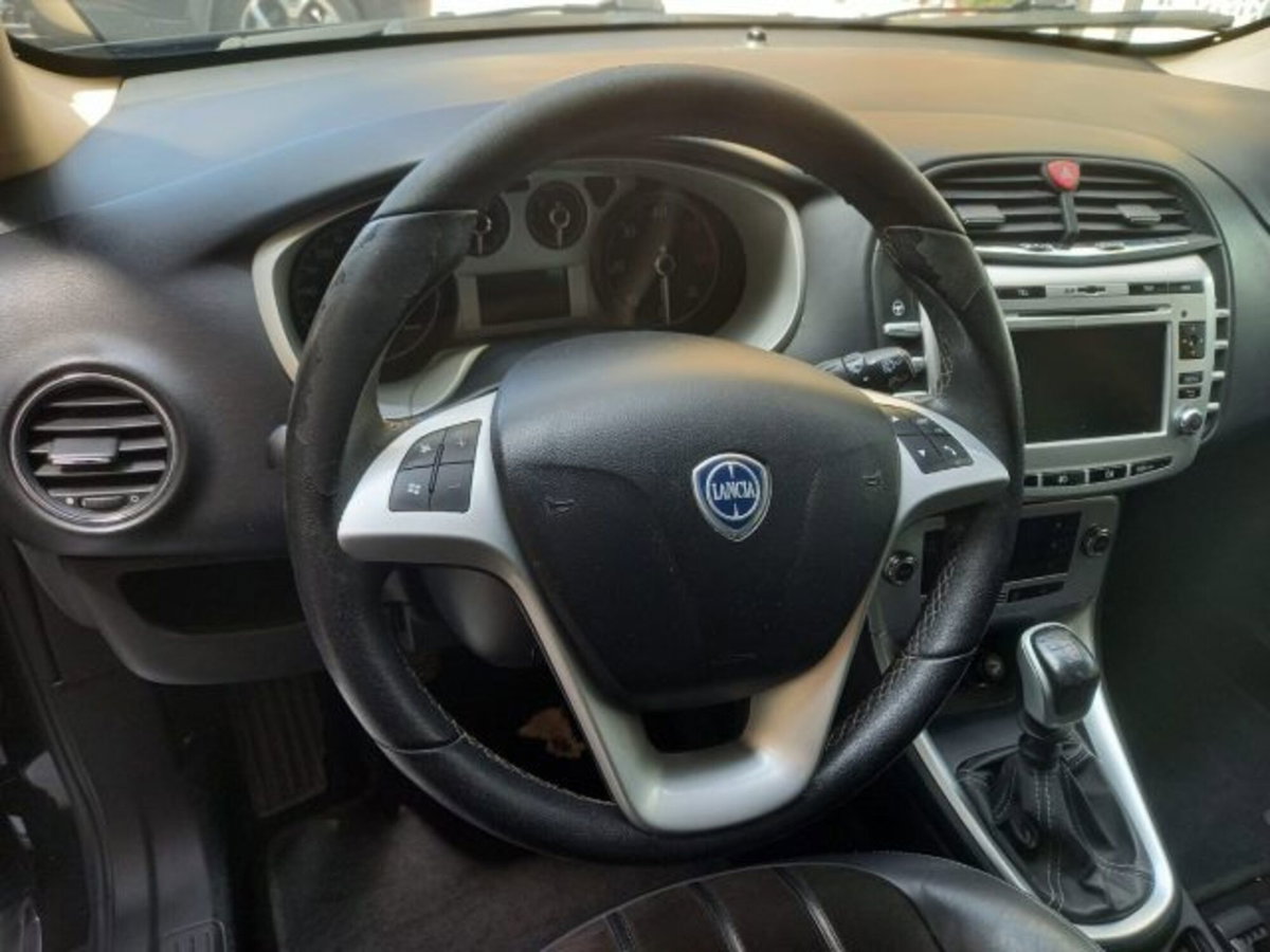 Lancia Delta 2.0 MJT DPF Platino (11)