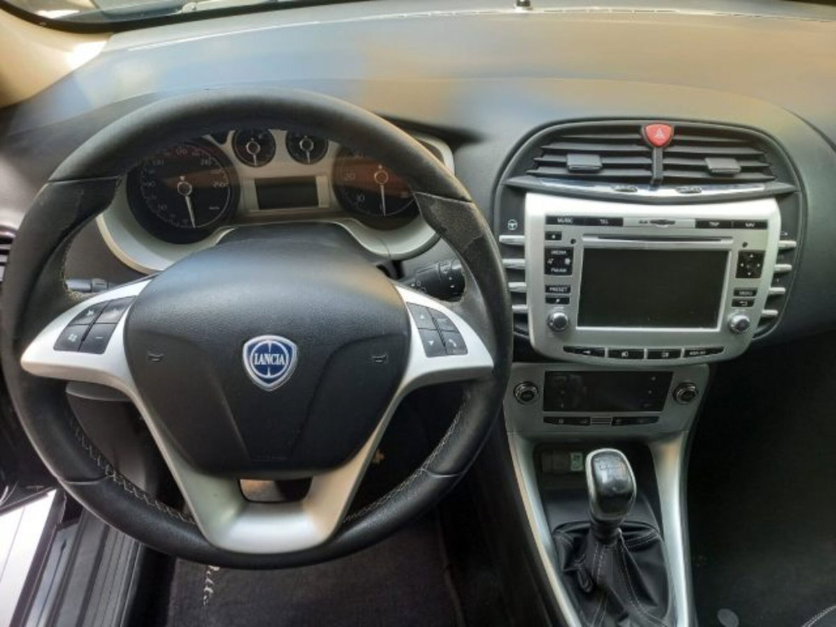 Lancia Delta 2.0 MJT DPF Platino (13)