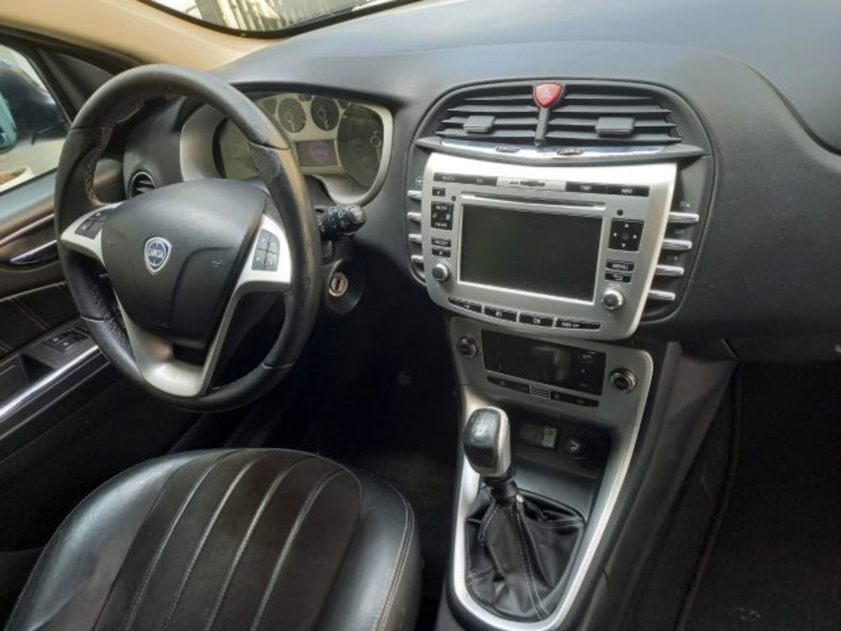Lancia Delta 2.0 MJT DPF Platino (14)