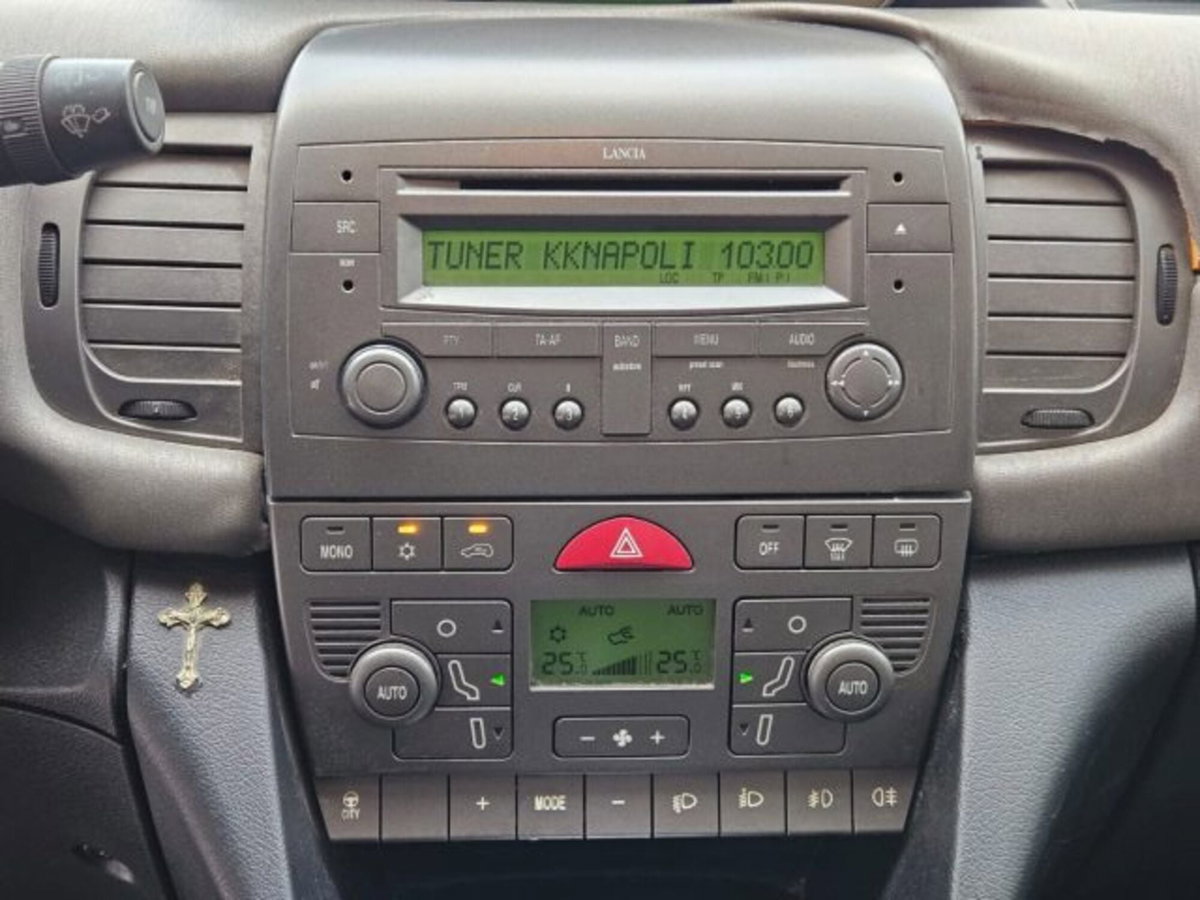 Lancia Ypsilon Multijet 16V Argento (11)