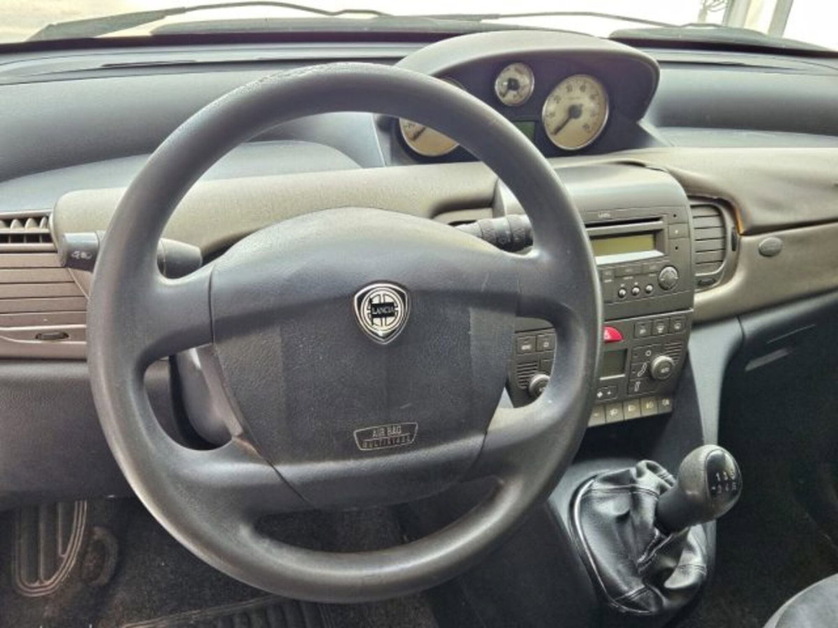 Lancia Ypsilon Multijet 16V Argento (4)