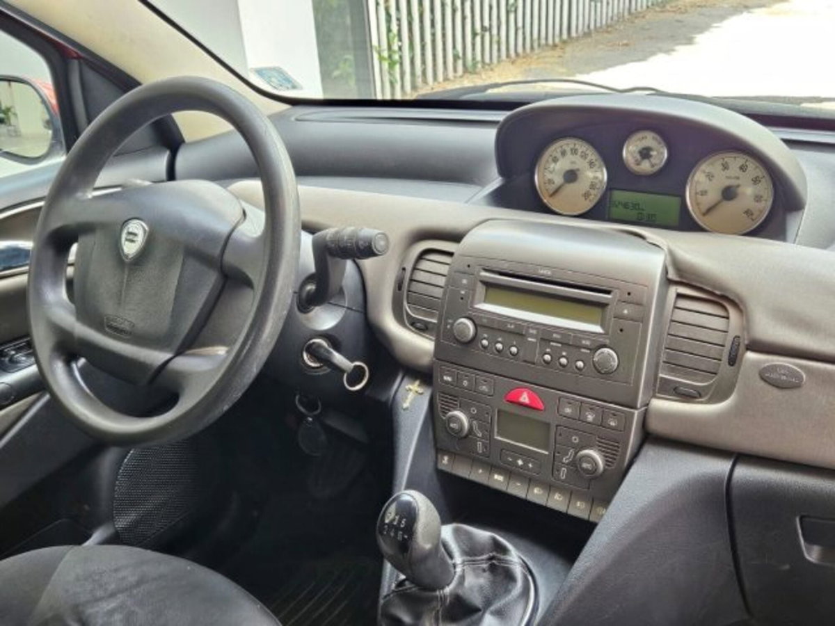 Lancia Ypsilon Multijet 16V Argento (7)