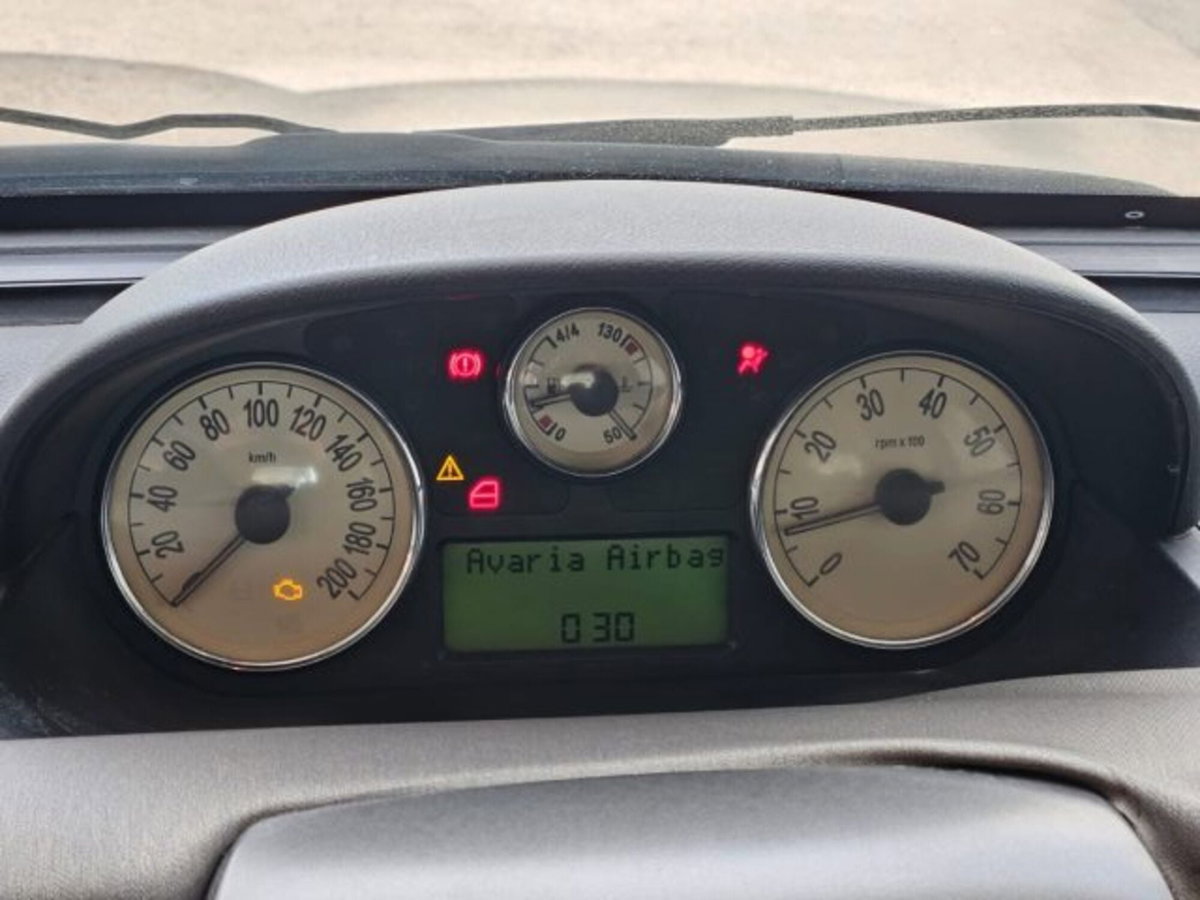 Lancia Ypsilon Multijet 16V Argento (9)