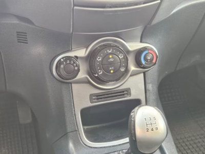 Ford Fiesta 1.4 TDCi 68CV 5 porte Titanium (12)