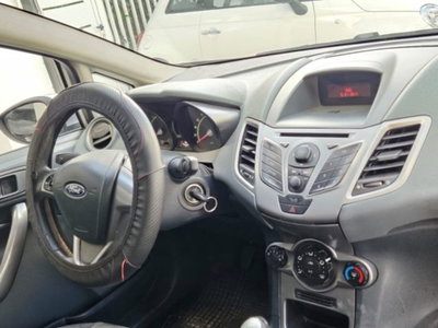 Ford Fiesta 1.4 TDCi 68CV 5 porte Titanium (8)