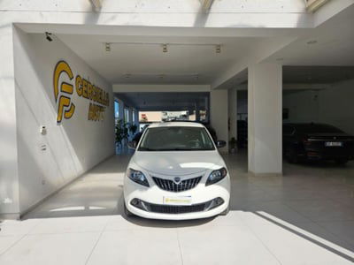 Lancia Ypsilon 1.0 FireFly 5 porte S&S Hybrid Ecochic Silver usata