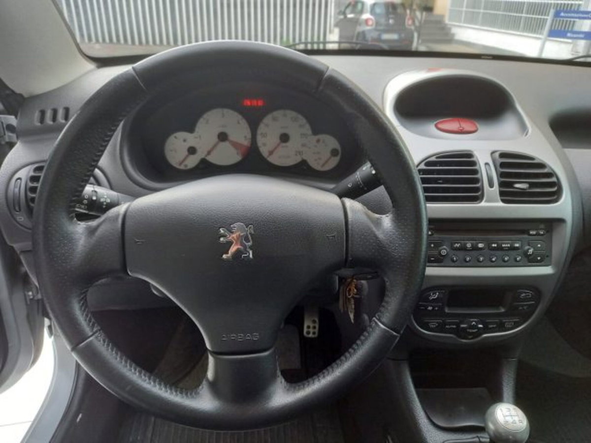Peugeot 206 Cabrio HDi FAP CC Quiksilver (14)