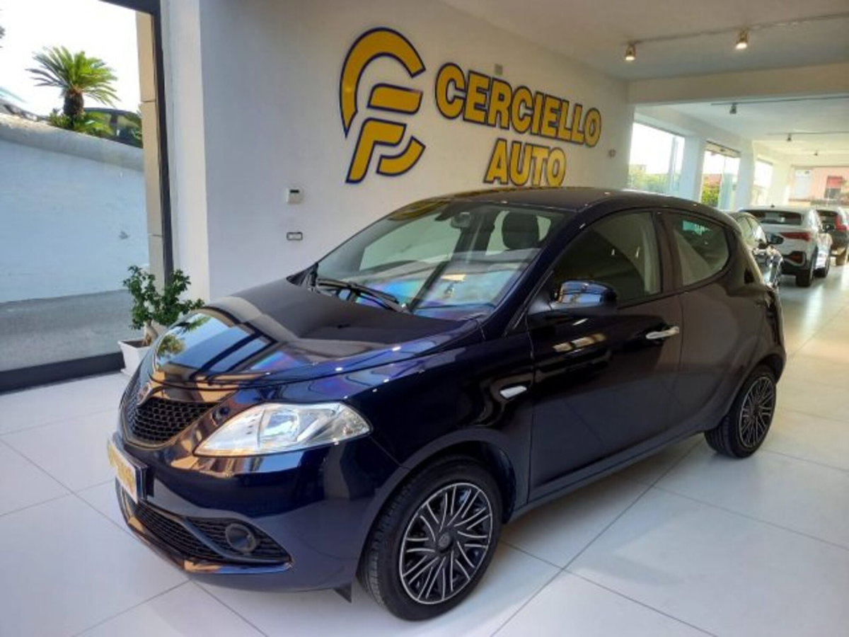 Lancia Ypsilon 1.2 69 CV 5 porte Gold (2)
