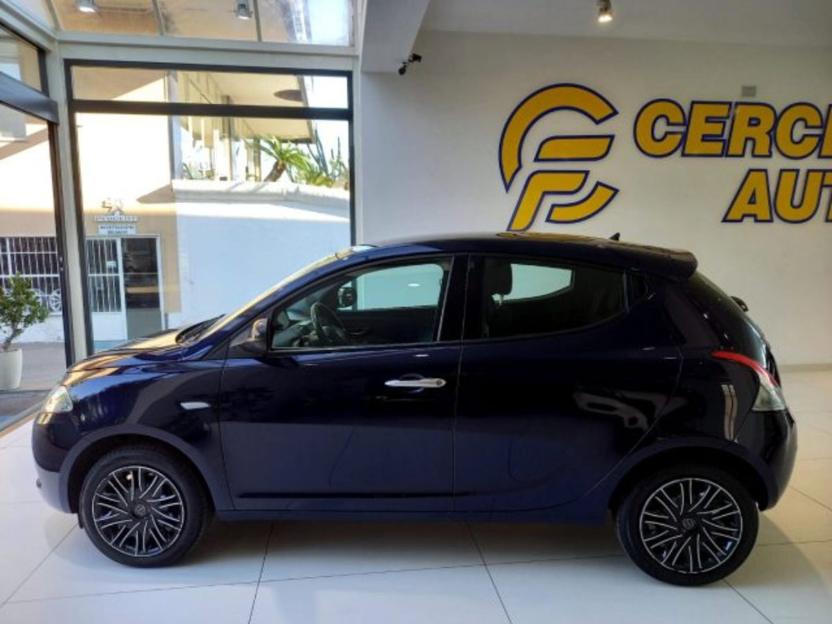 Lancia Ypsilon 1.2 69 CV 5 porte Gold (3)
