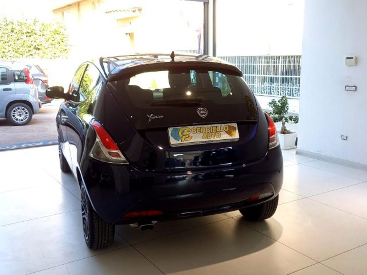 Lancia Ypsilon 1.2 69 CV 5 porte Gold (4)